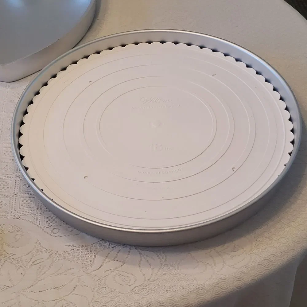 Set of 4 Wilton Heart Shaped Cake Pans With 18